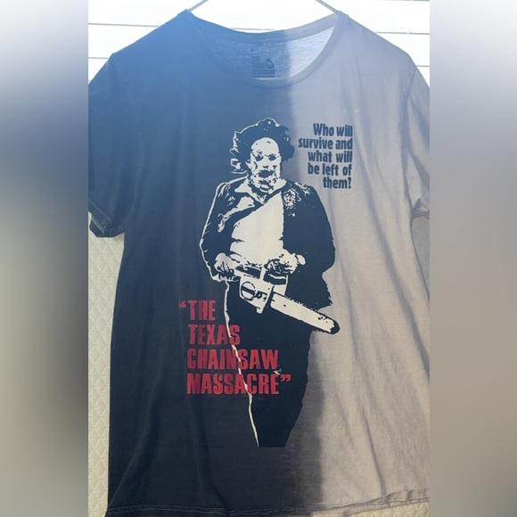 The Texas chainsaw massacre top size small excellent condition from hot topic - Picture 4 of 5